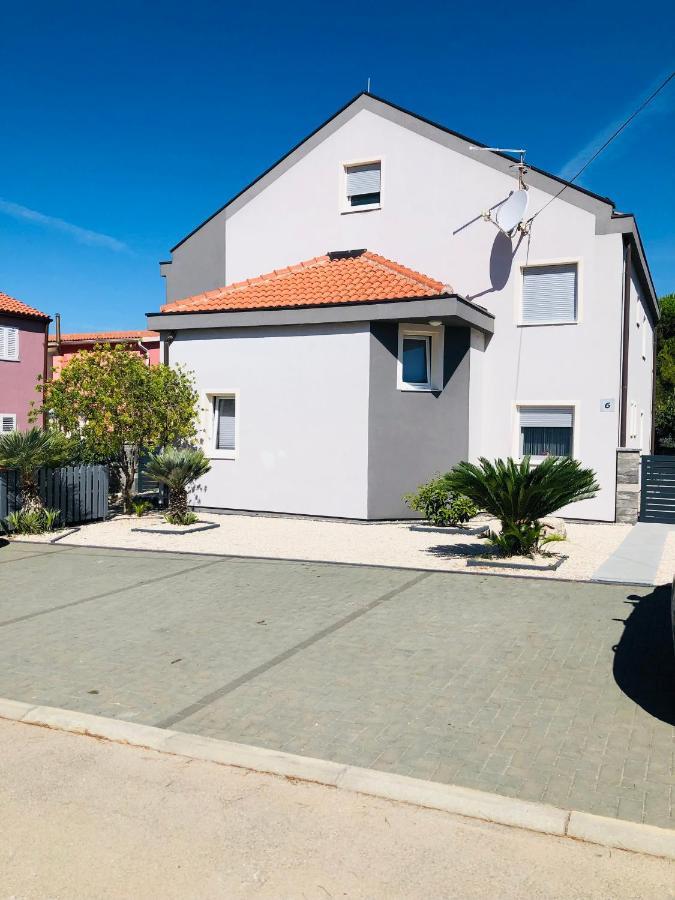 Apartment Miaantonia Vrsi Ngoại thất bức ảnh