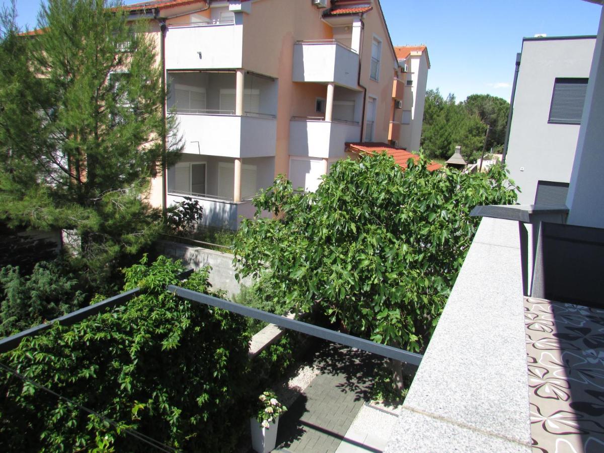 Apartment Miaantonia Vrsi Ngoại thất bức ảnh