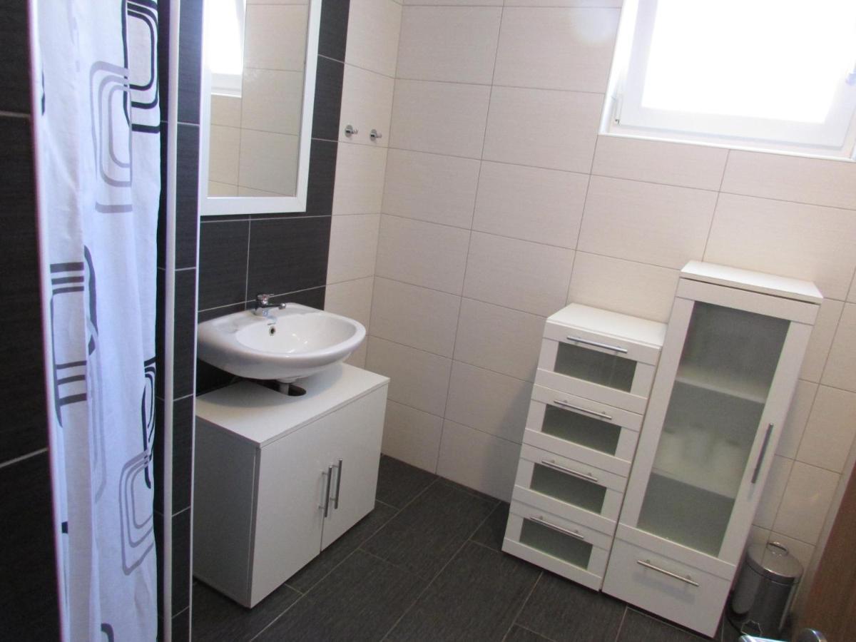 Apartment Miaantonia Vrsi Ngoại thất bức ảnh